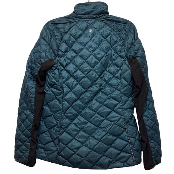 Lululemon Run: Turn Around Jacket in Alberta Lake / Black - Picture 7 of 16